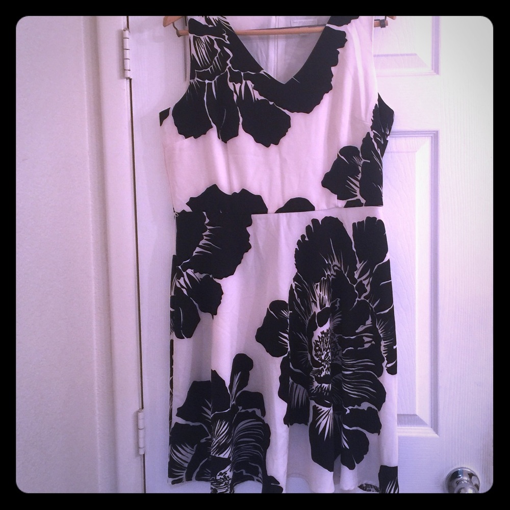 💐NY&Co Floral Print Dress